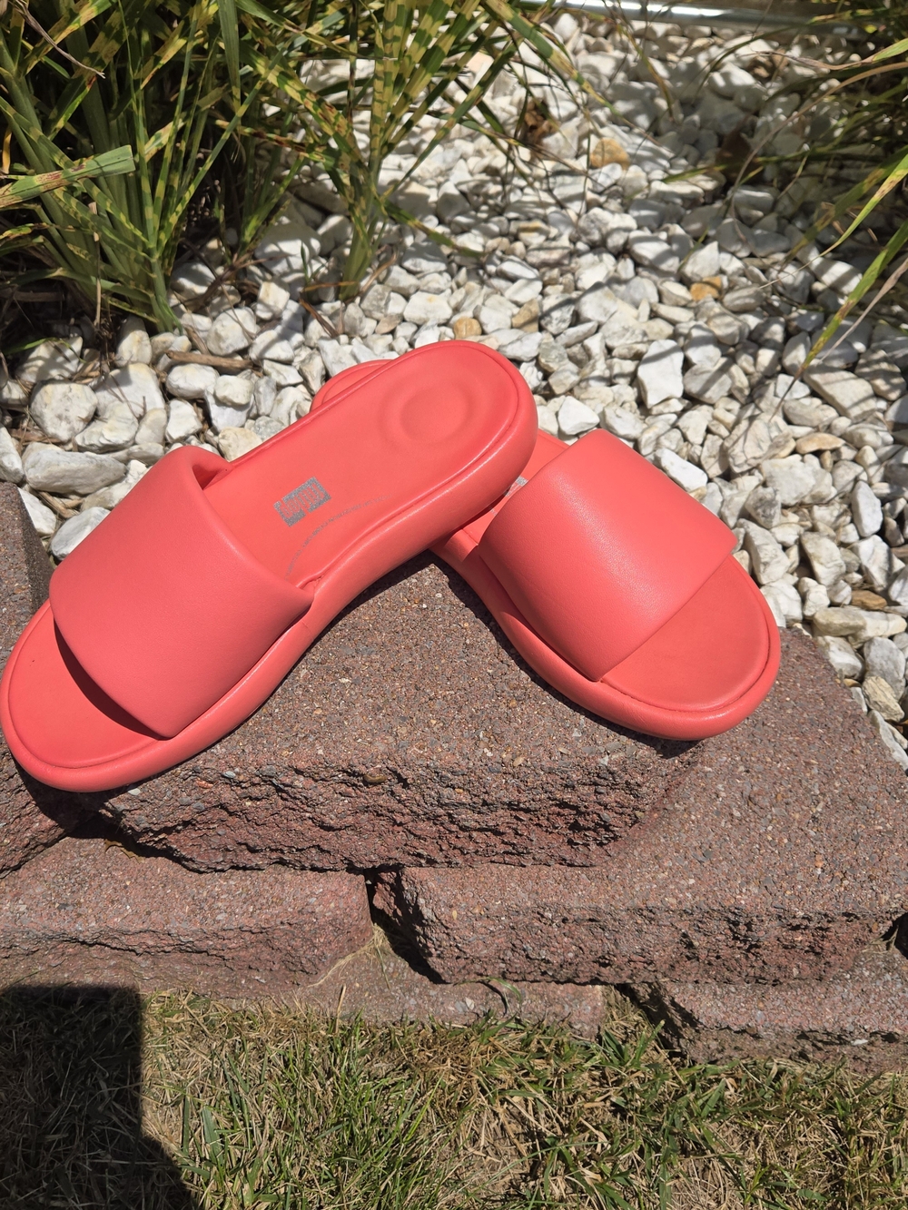 Fitflop Women's Iqushion D-Luxe Padded Slide Sandal View 2